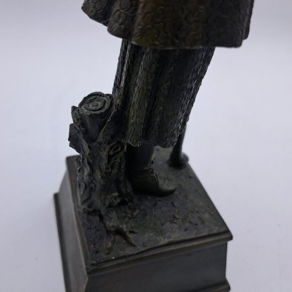 Crosa Female Golfer Statue - Picture 9 of 11